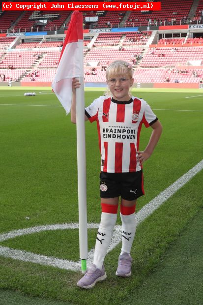 Mascotte Noor van den Brink
