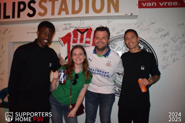 Mauro jr. en Isaac Babadi in het Supportershome