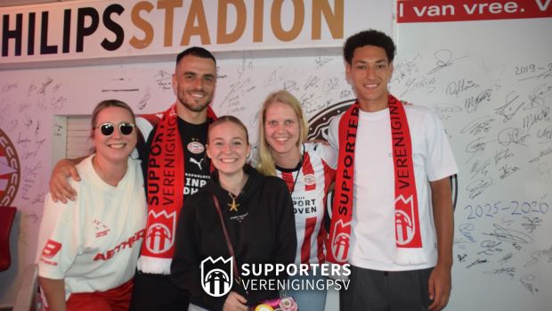 Filip Kostić en Fabian Meri�n in het Supportershome